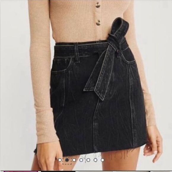 Abercrombie & Fitch Dresses & Skirts - Abercrombie & Fitch Natural Waist Black Jean Belted Mini Skirt